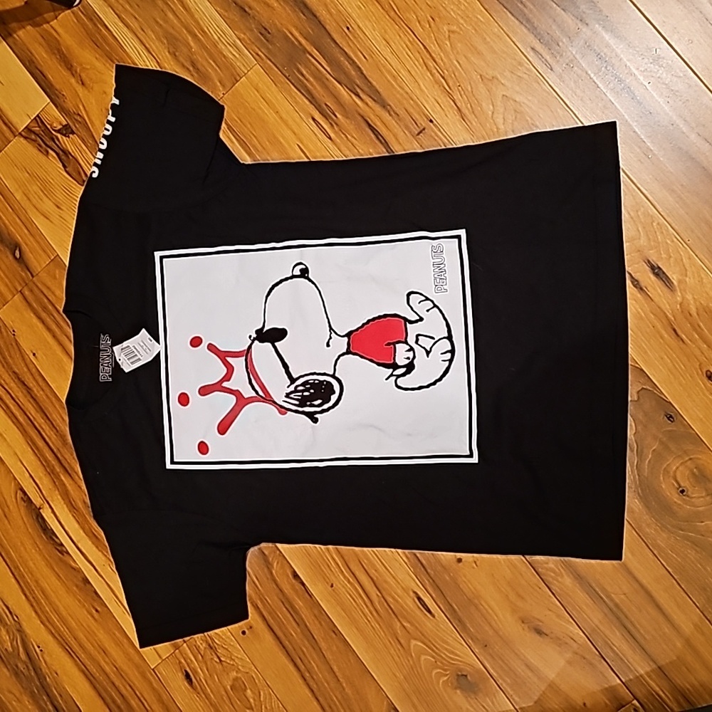 Peanuts snoopy black t-shirt